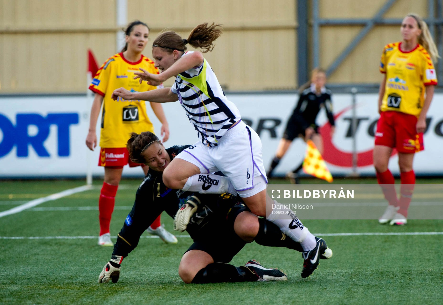 Pavlina Scasna, Ldb Malmö och Carola Söberg, målvakt,