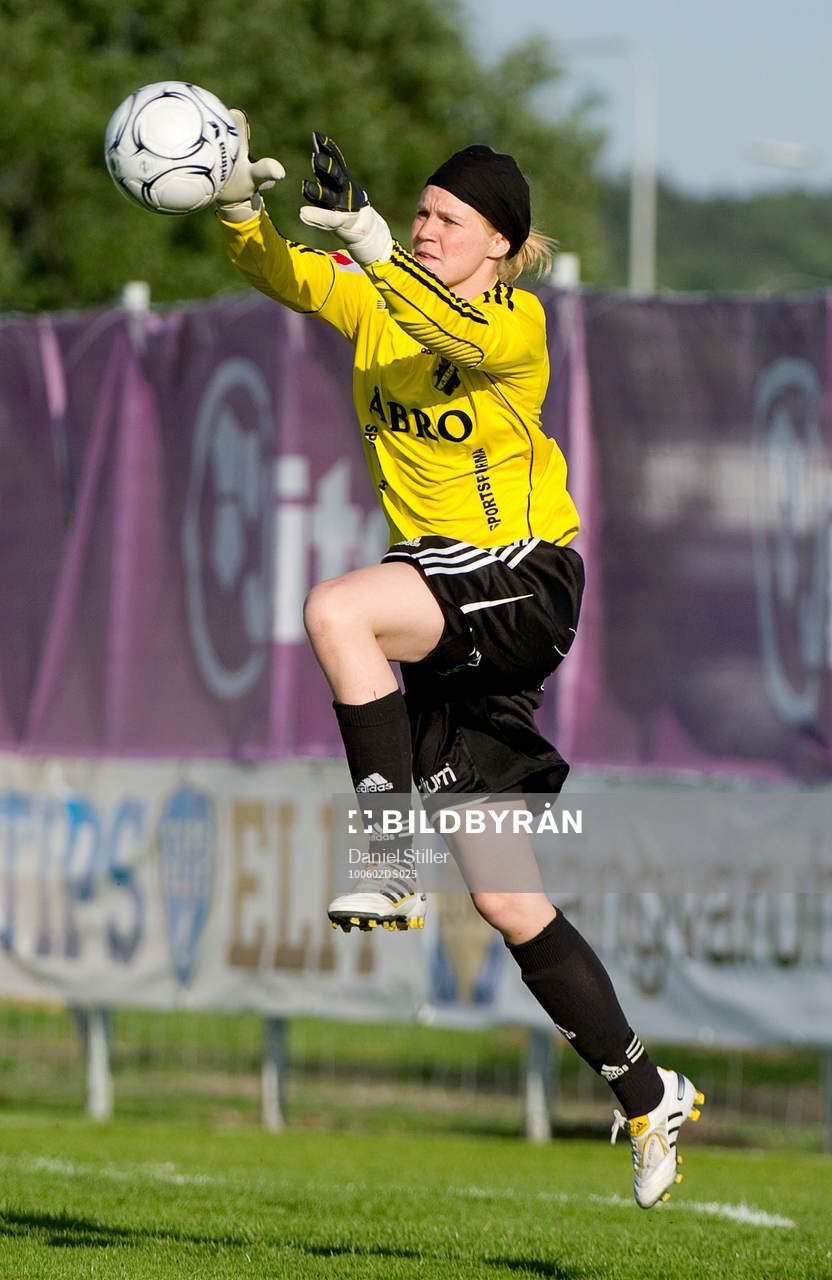 Maja Åström, målvakt, räddning