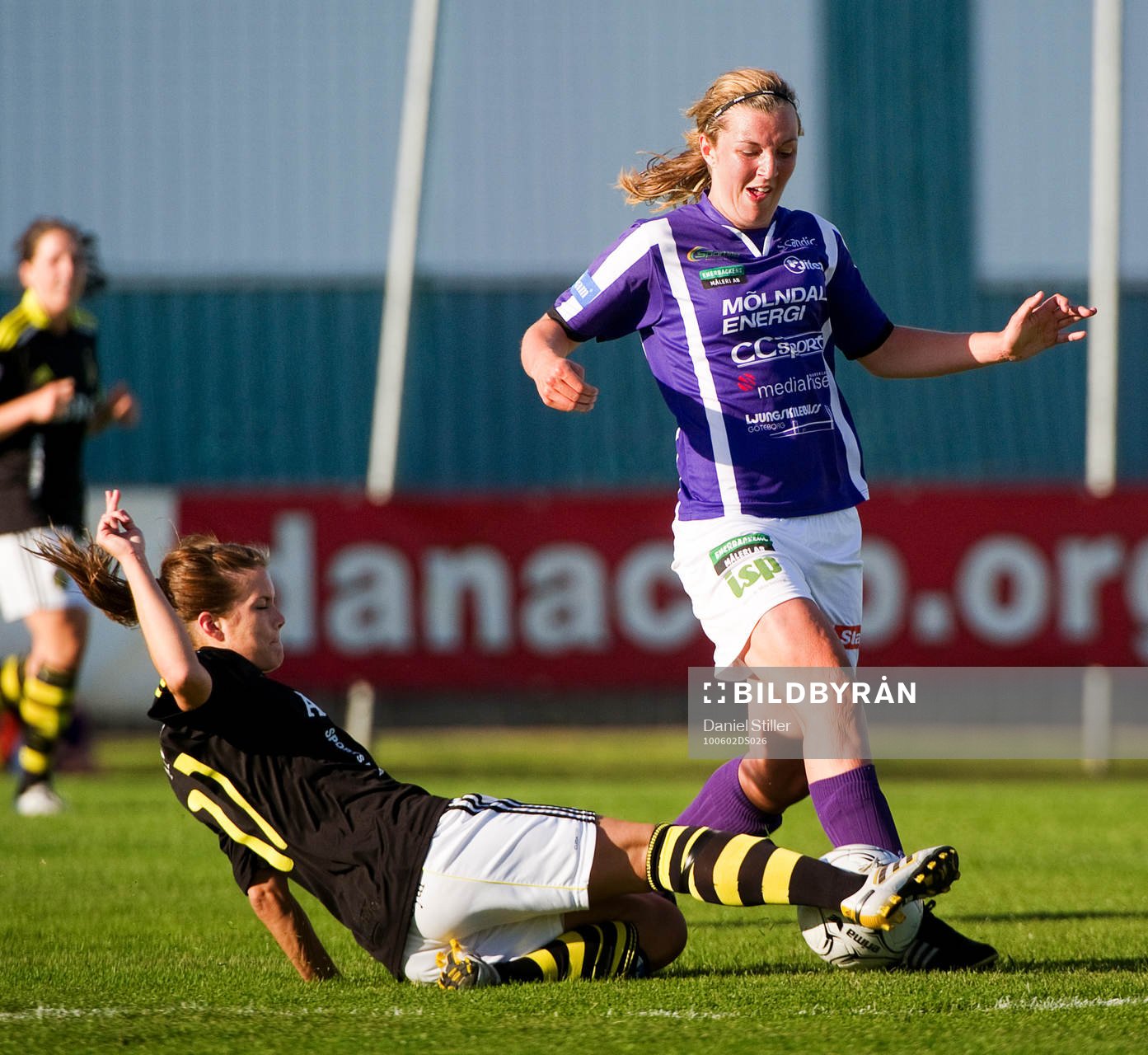  Hanna Folkesson, AIK, Elin Sandgren, Jitex, tackling, glidtackling.