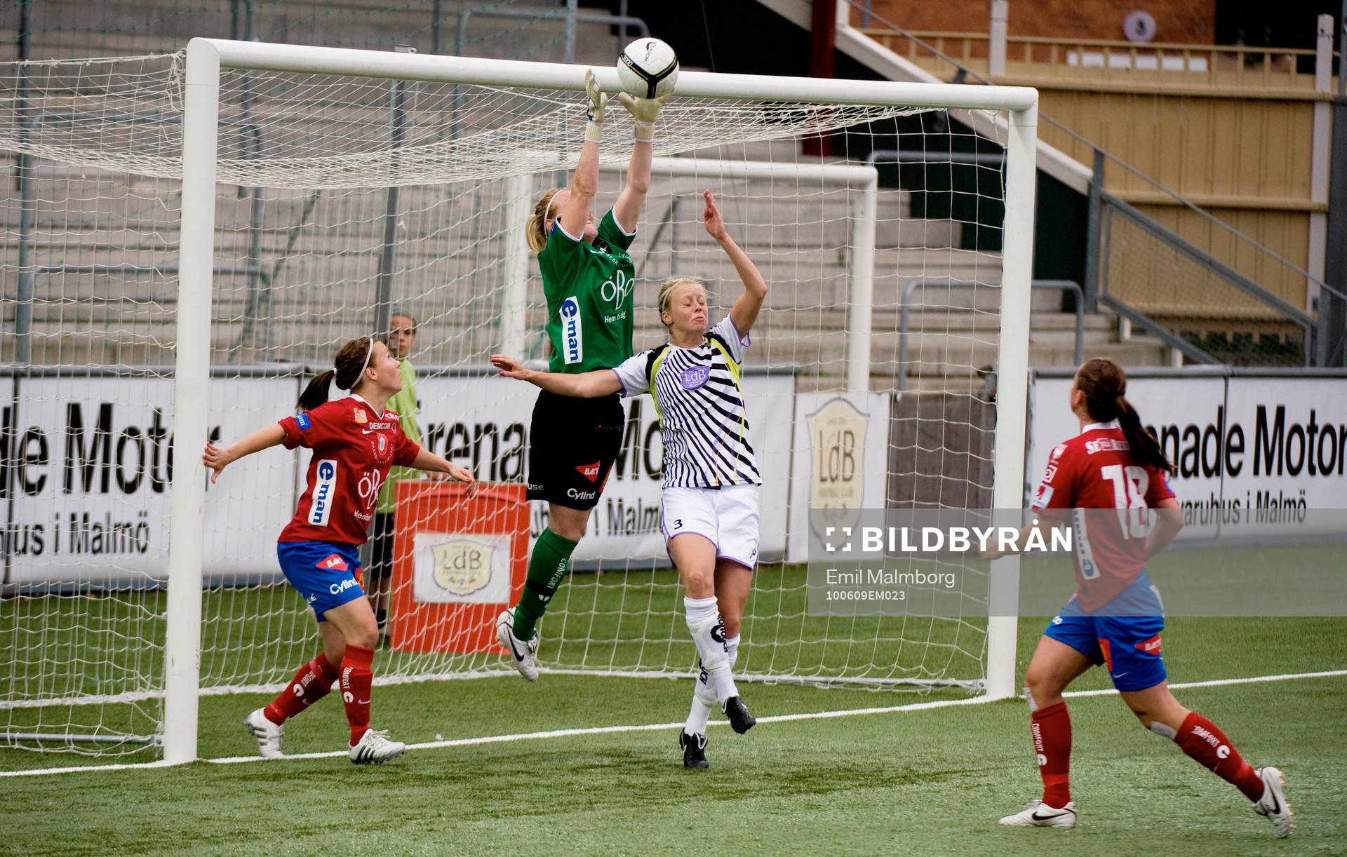 Kristin Hammarström, målvakt, Örebro och Amanda