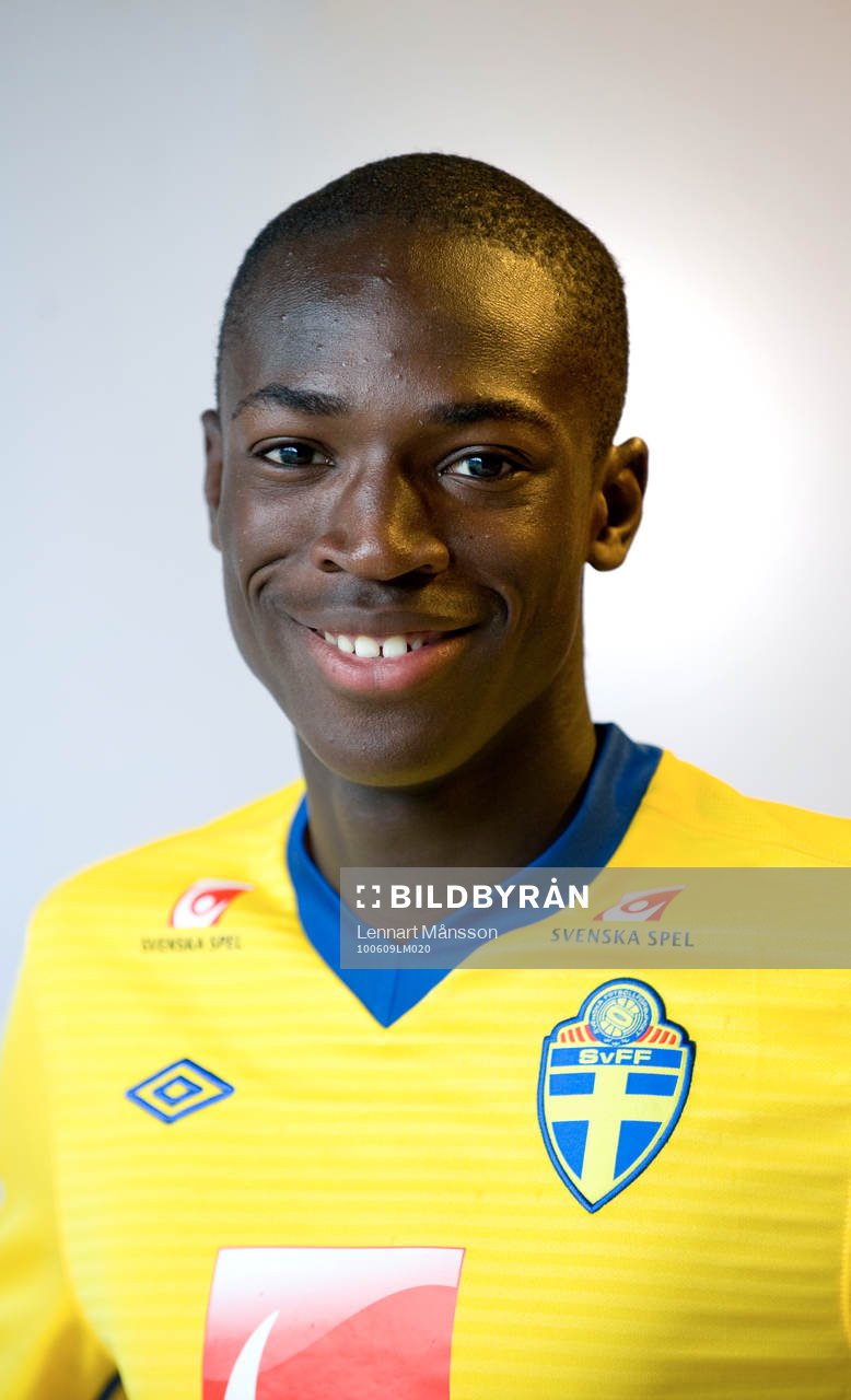 Edward Owusu, porträtt
