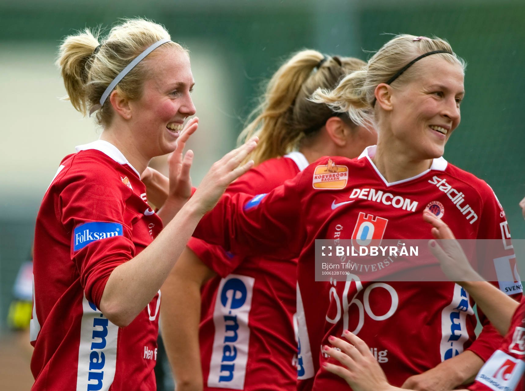  Marina Pettersson och Sanna Talonen,  Örebro, jubel, glädje efter 0-2.