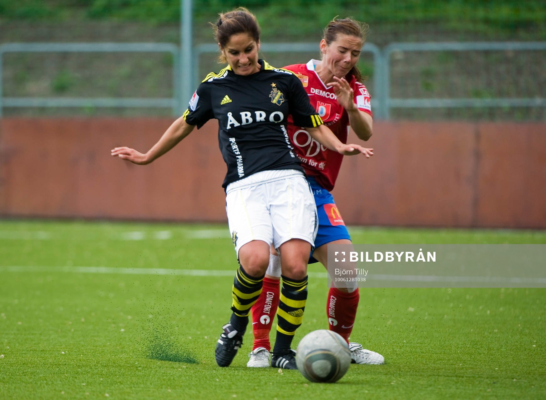  Shamiram Yakob, AIK och Olina Vidarsdottir, Örebro.