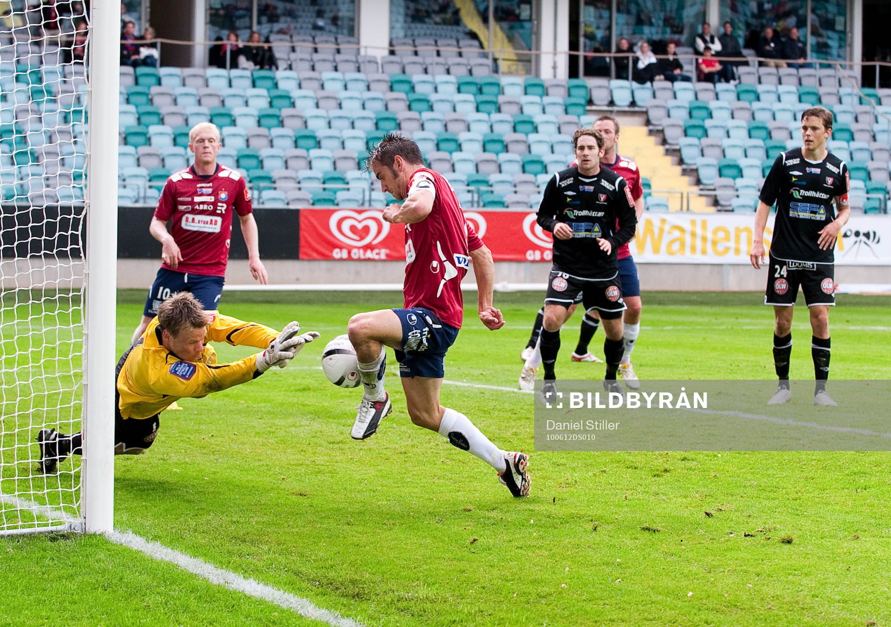  Björn Anklev, Örgryte, Tobias Wennergren, målvakt Trollhättan