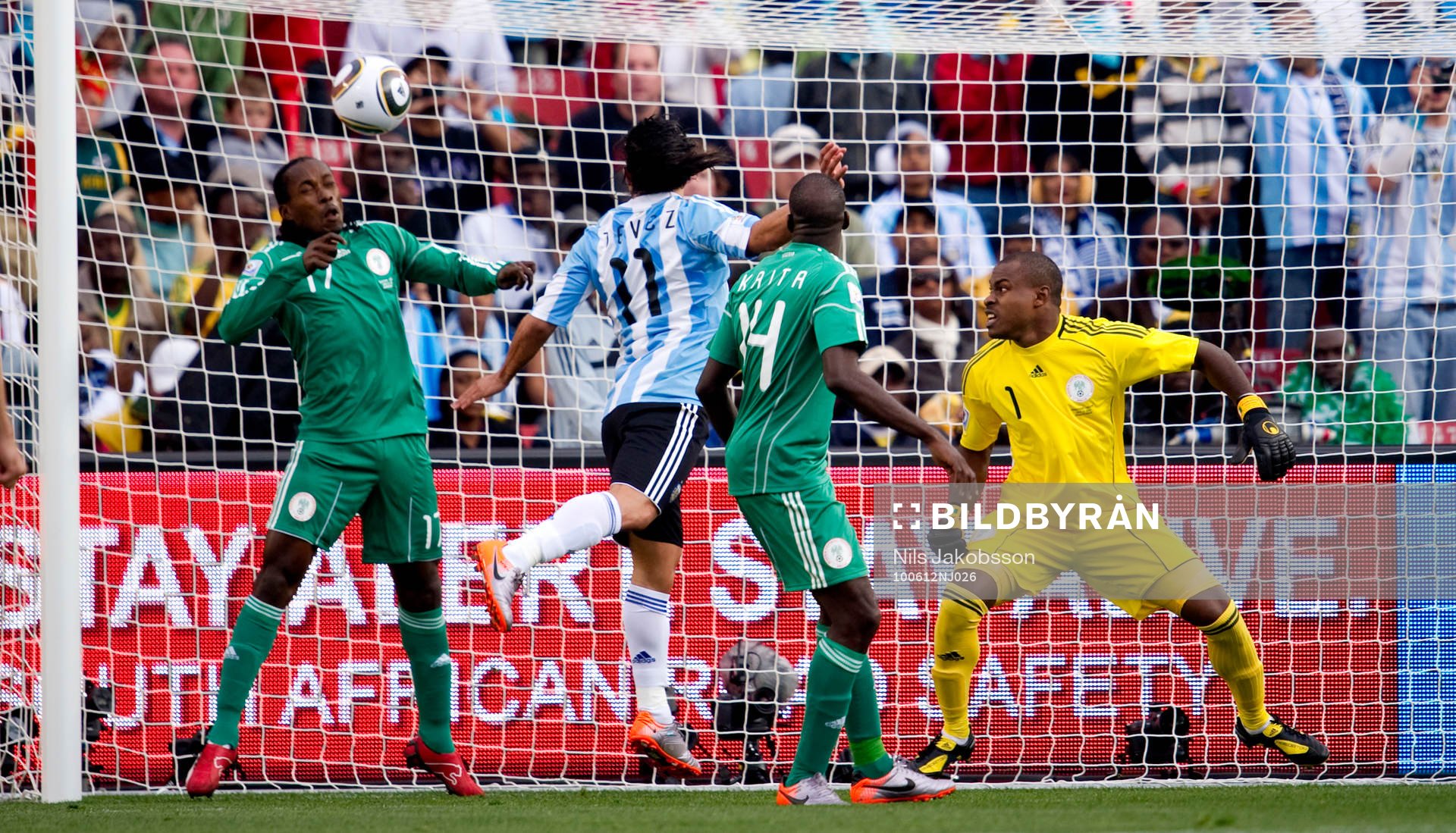 Gabriel Heinze, nickar in 1-0 för Argentina, Vincent