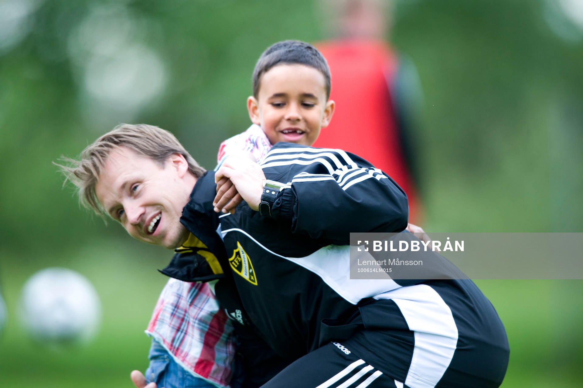 Stefan Jansson, tränare, med sonen Ludvig