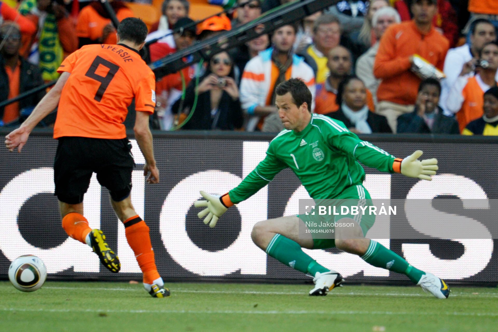 Robin van Persie, Holland och Thomas Sörensen, målvakt