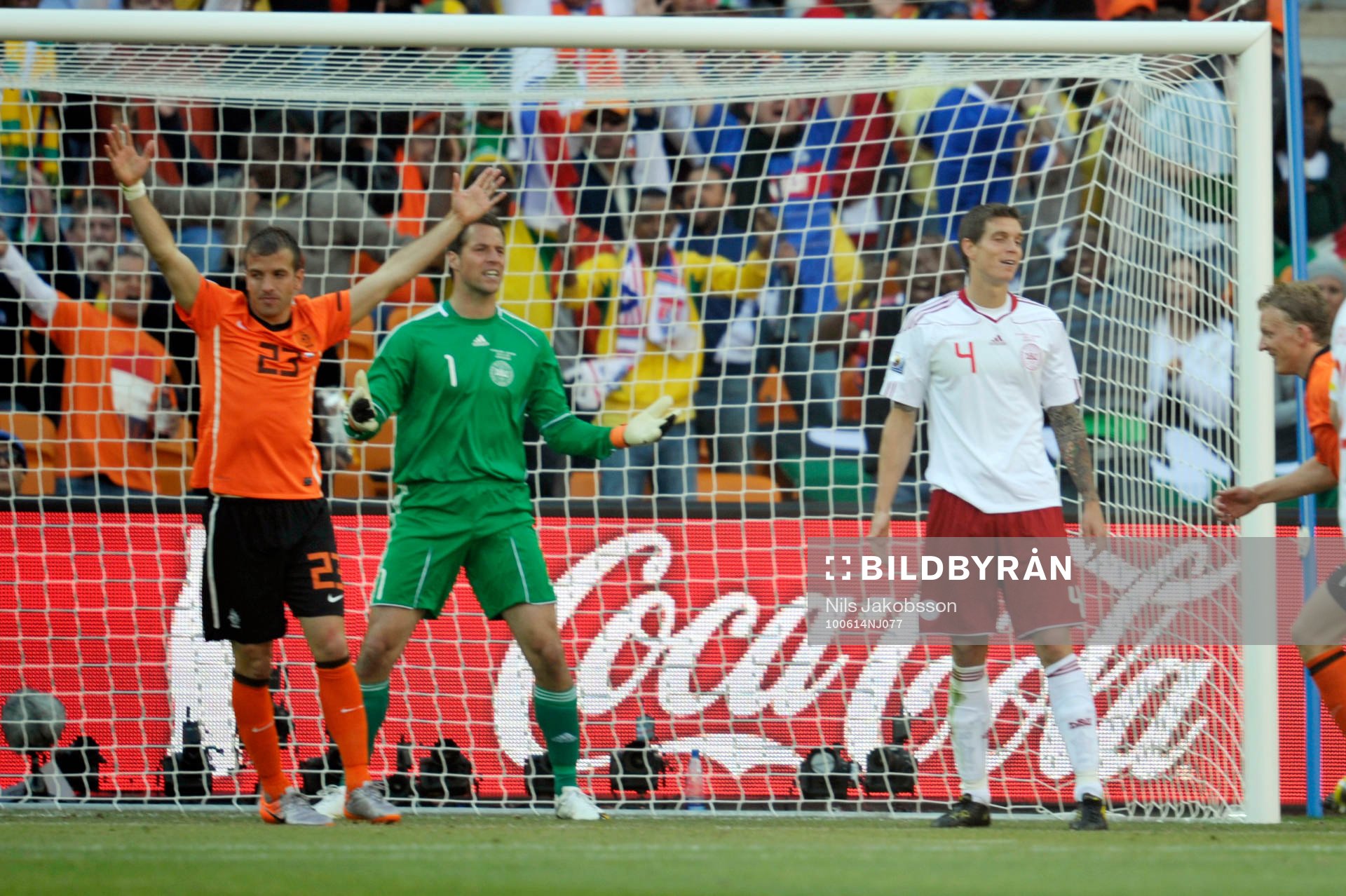 Jubel, Holland och Daniel Agger, Danmark depp