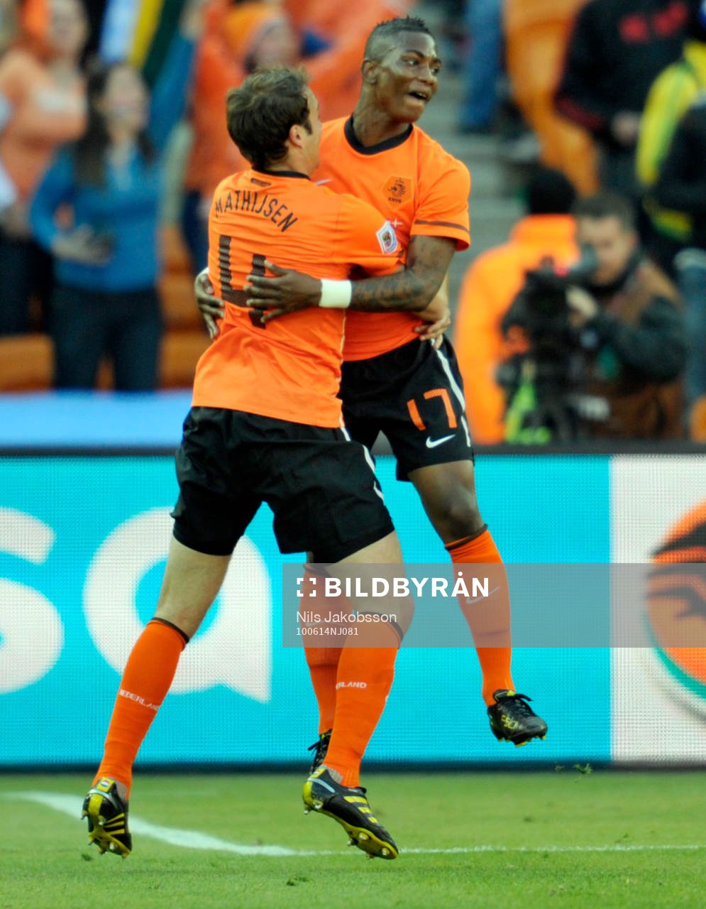 Eljero Elia och Joris Mathijsen, Holland (Jubel)