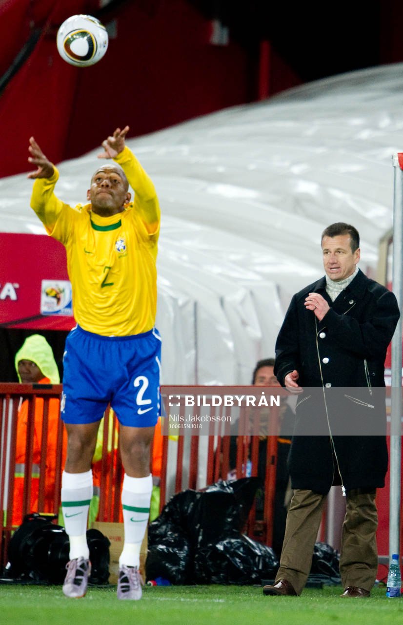 Maicon, inkast och Dunga, förbundskapten Brasilien