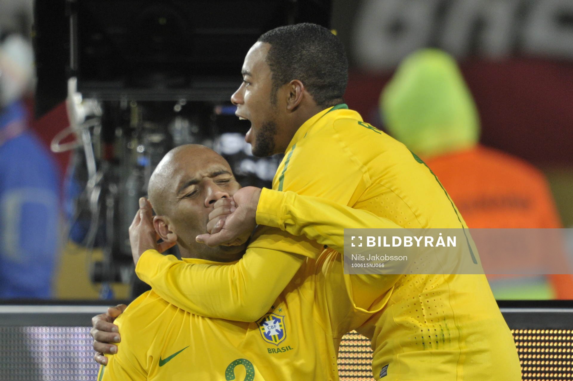  Maicon och Robinho, Brasilien jubel efter 1-0.