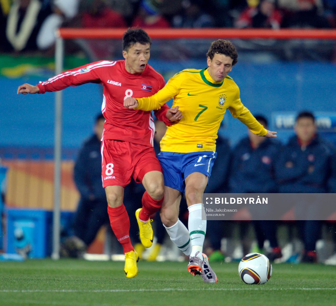 Elano, Brasilien och Ji Yun Nam, Nordkorea