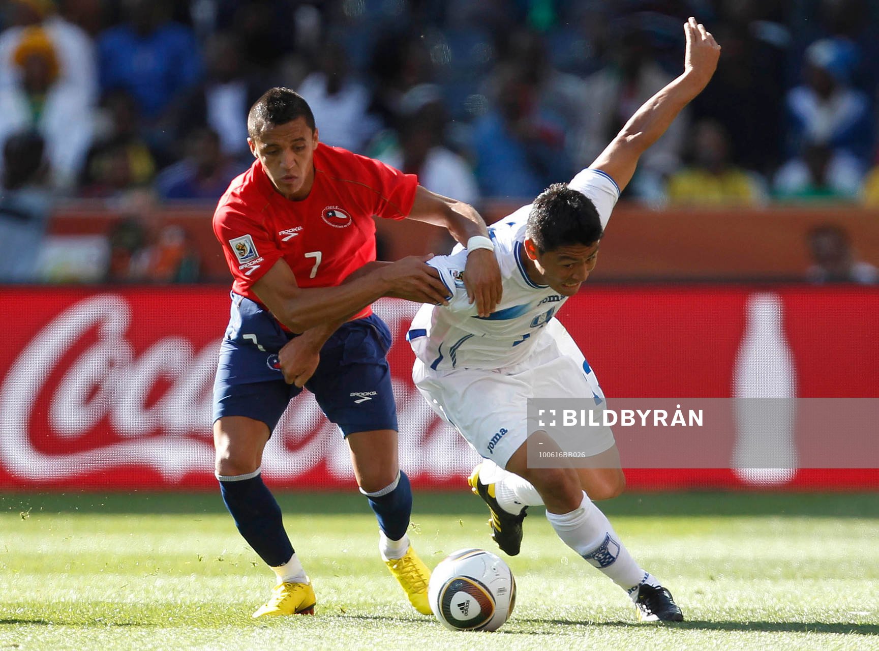 Alexis Sanchez, Chile och Roger Espinoza, Honduras