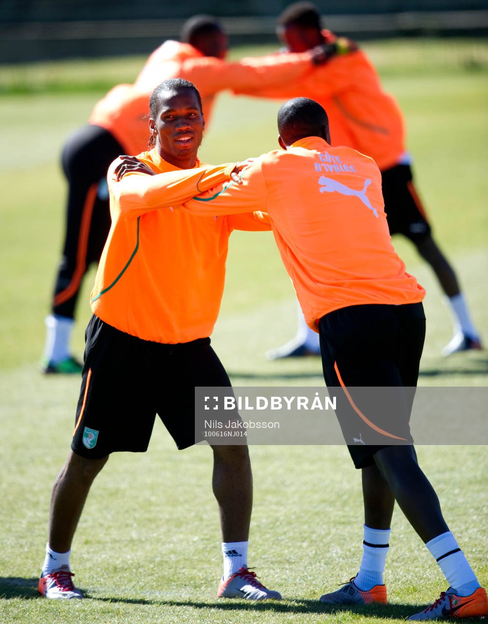 Didier Drogba, tränar och stretchar lite