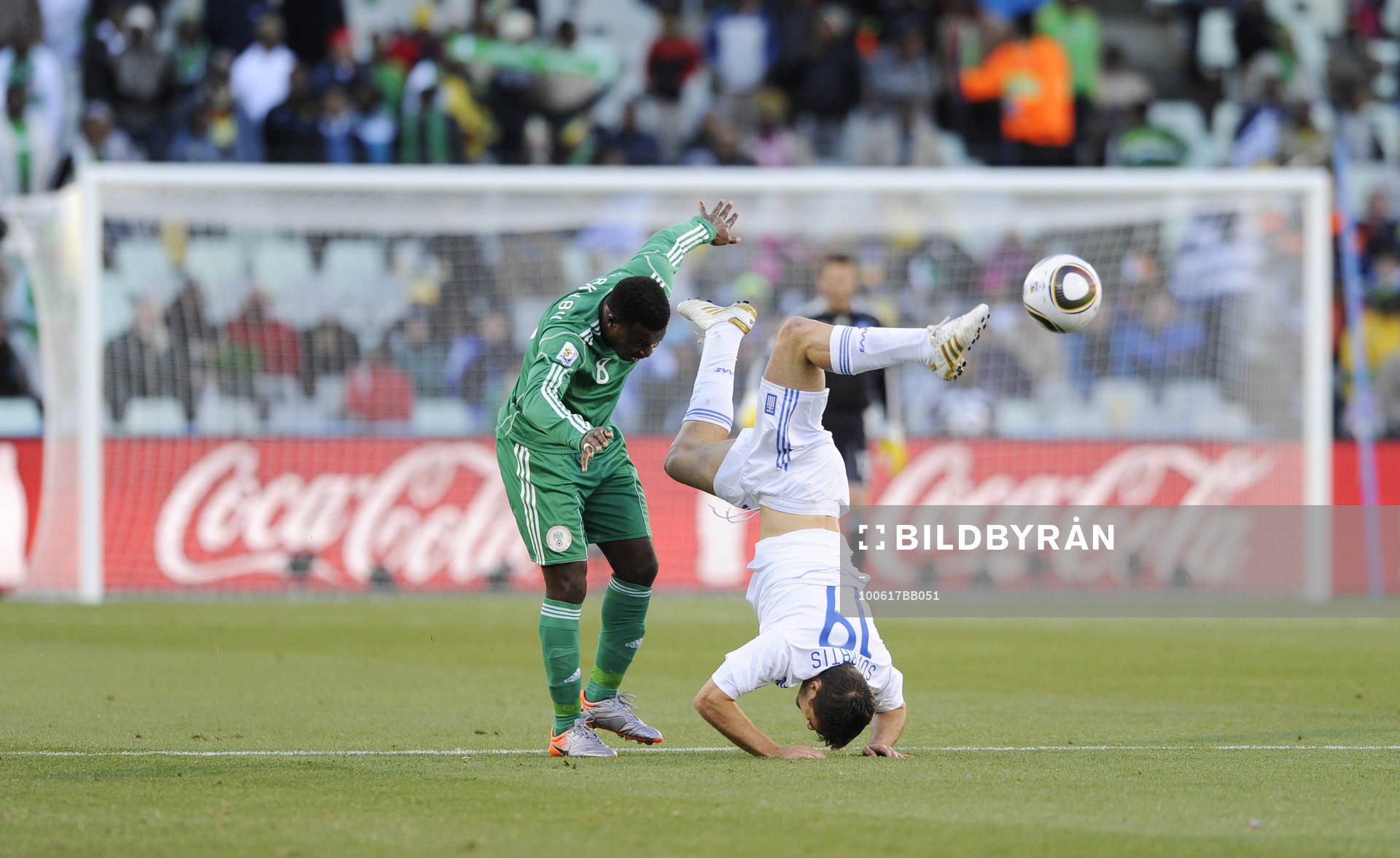 Yakubu, Nigeria och Sokratis Papaststhopoulos, Grekland