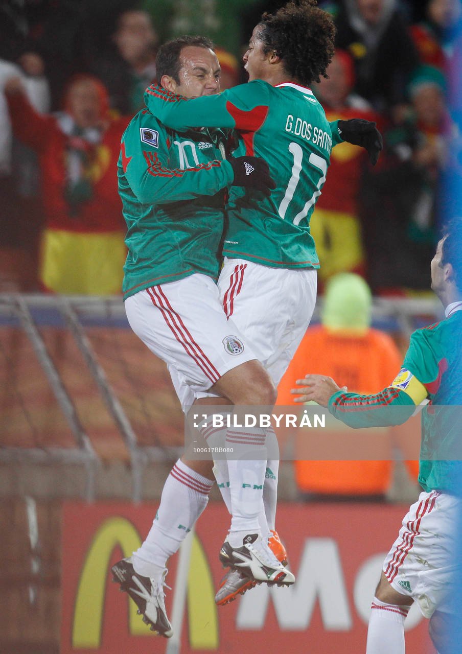  Cuauhtemoc Blanco och Giovani dos Santos, Mexico, glädje, jubel.