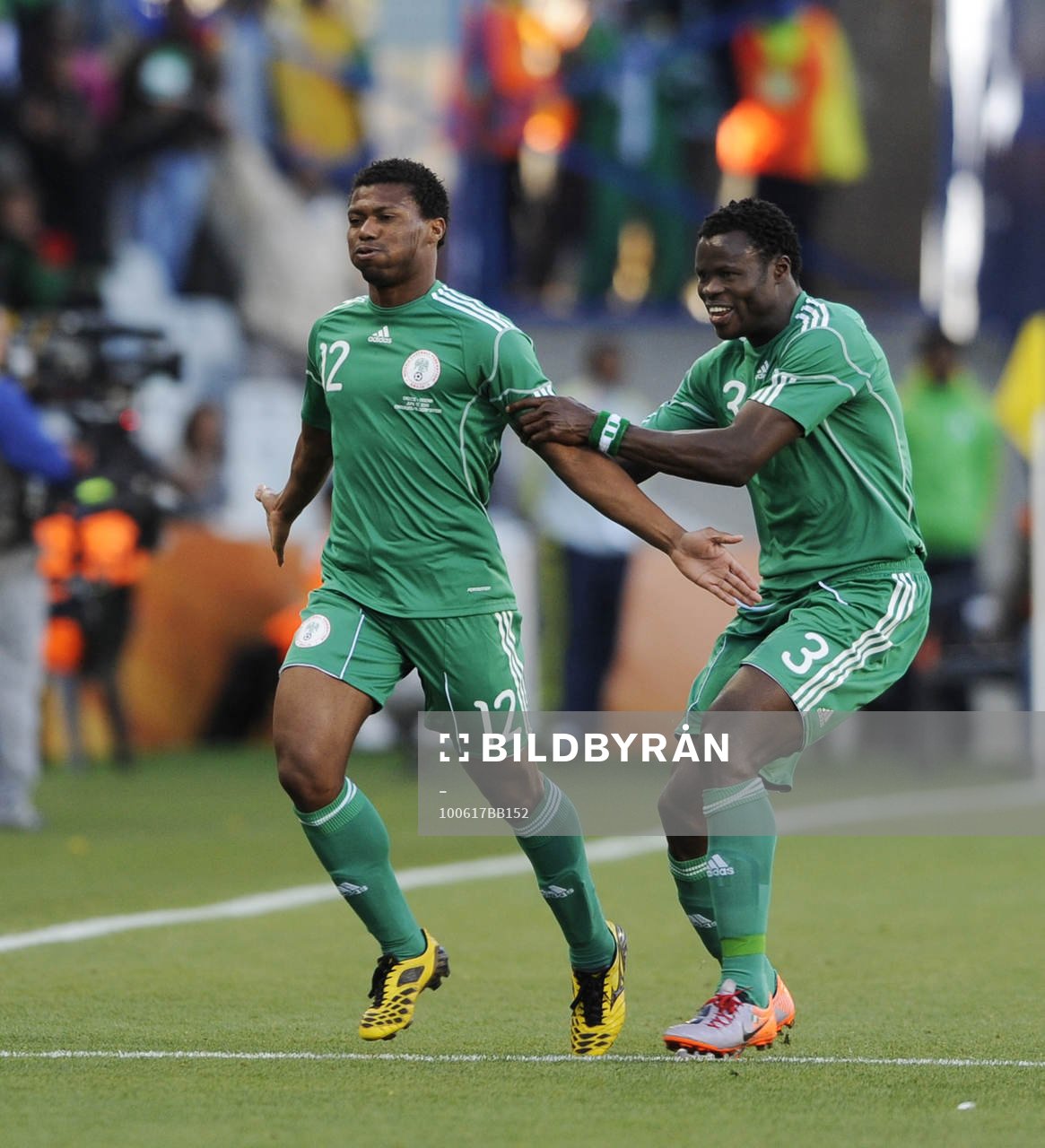 Kalu Uche och Taye Taiwo, glädje, jubel, Nigeria