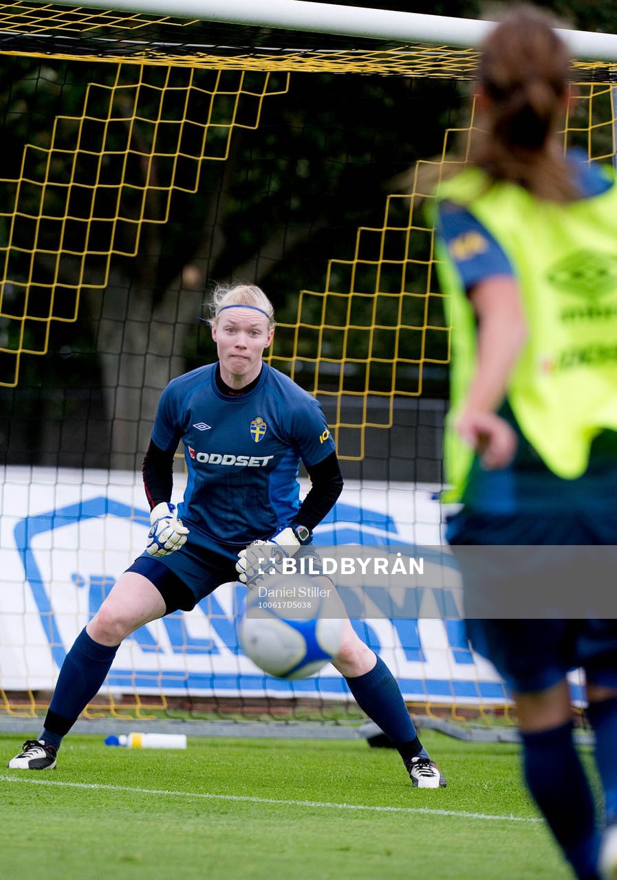Hedvig Lindahl, målvakt