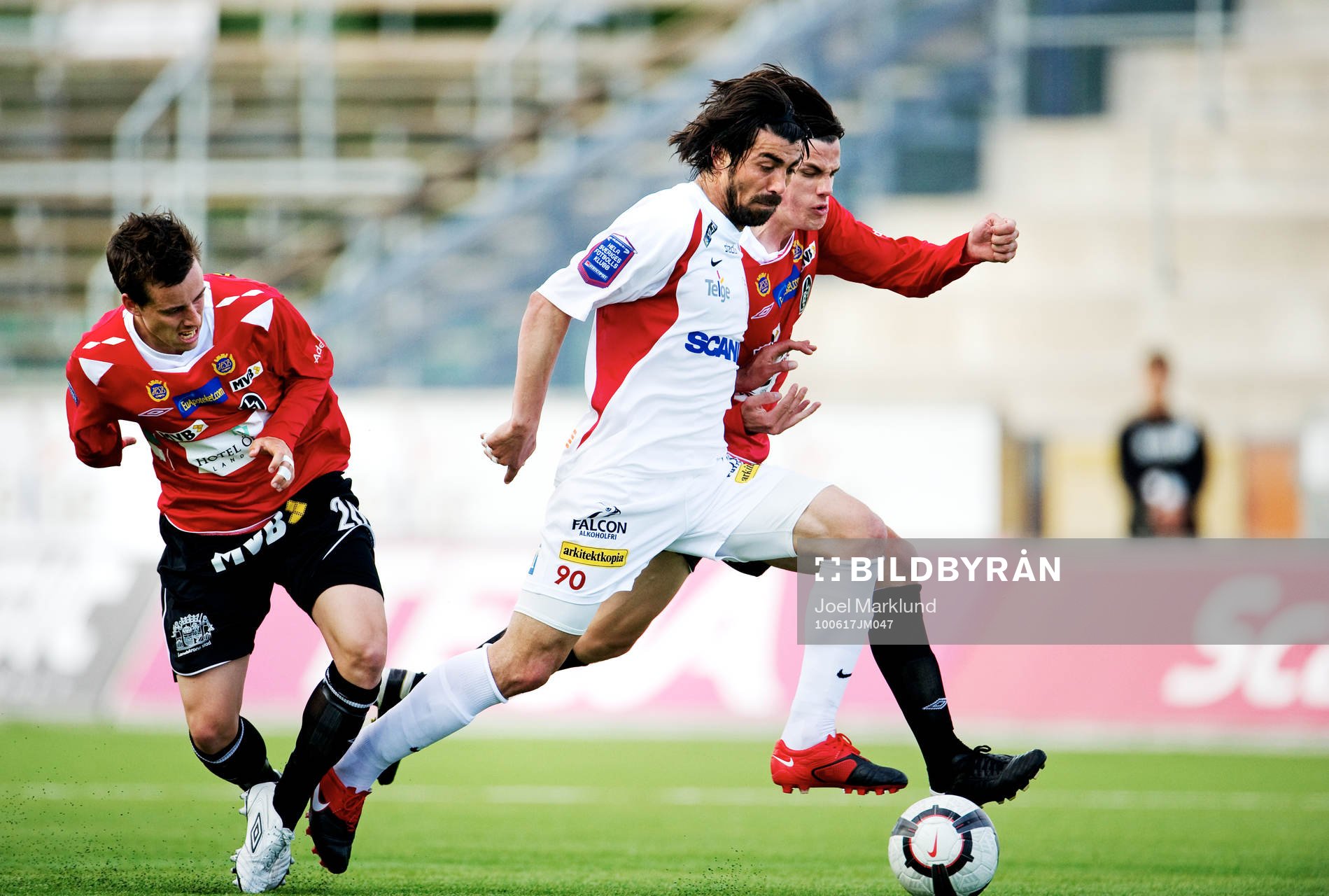 Ceyhun Eris, Assyriska, tar sig förbi två