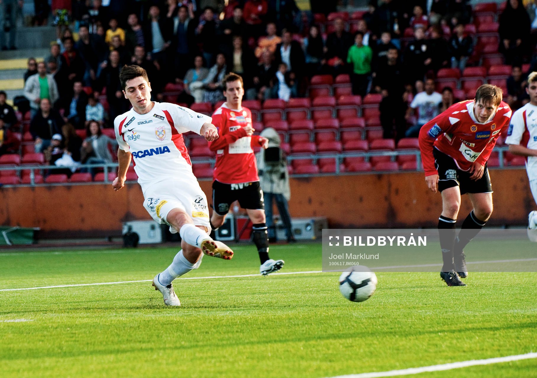  Nahir Besara, Assyriska, gör 4-1.