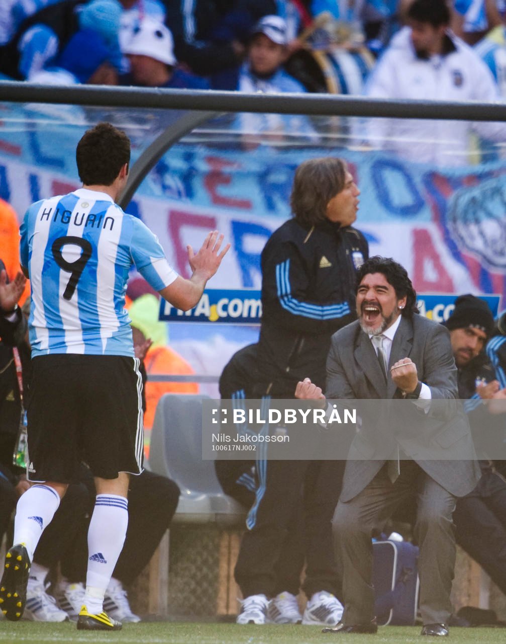 Gonzalo Higuaín, Diego Maradona, förbundskapten Argentina