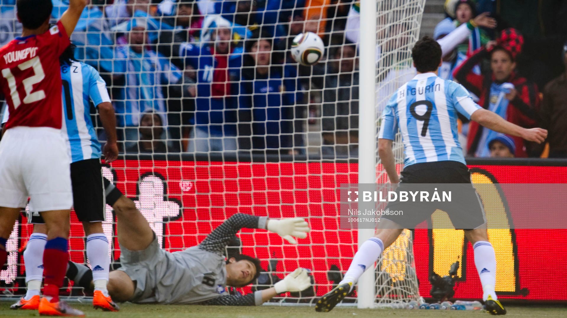 Gonzalo Higuaín, Argentina gör 2-0