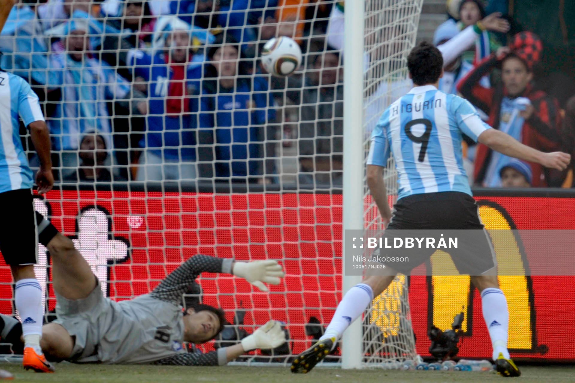 Gonzalo Higuain, Argentina, gör 2-0