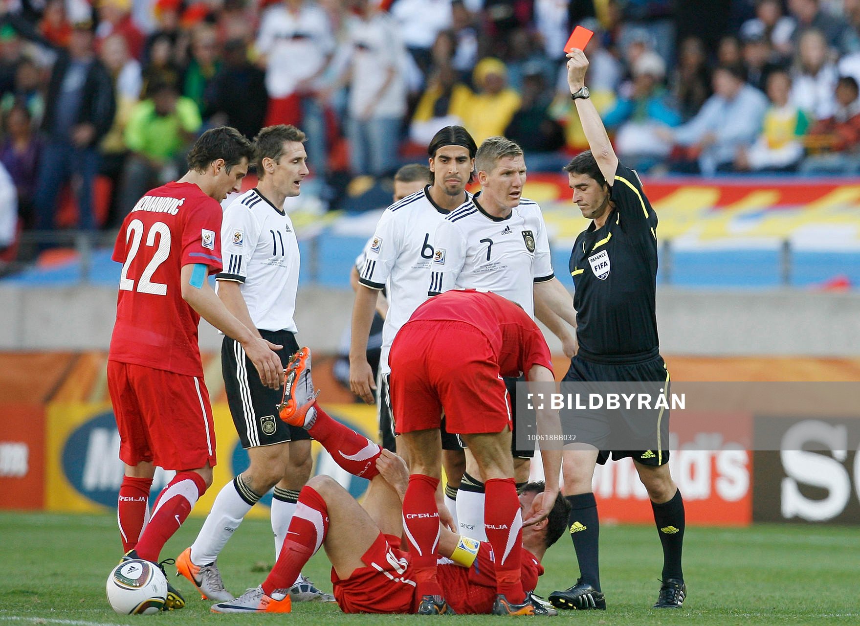 Miroslav Klose, Tyskland får utvisning, rött kort av