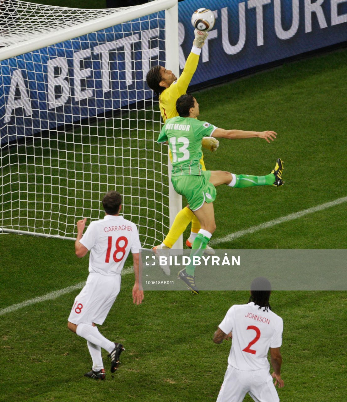 David James, målvakt, England mot Karim Matmour, Algeriet