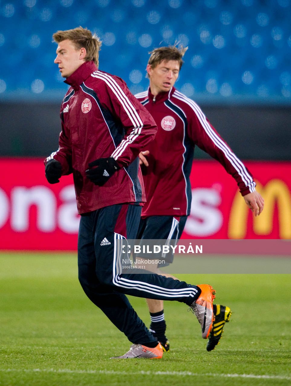 Nicklas Bendtner, Jon Dahl Thomason