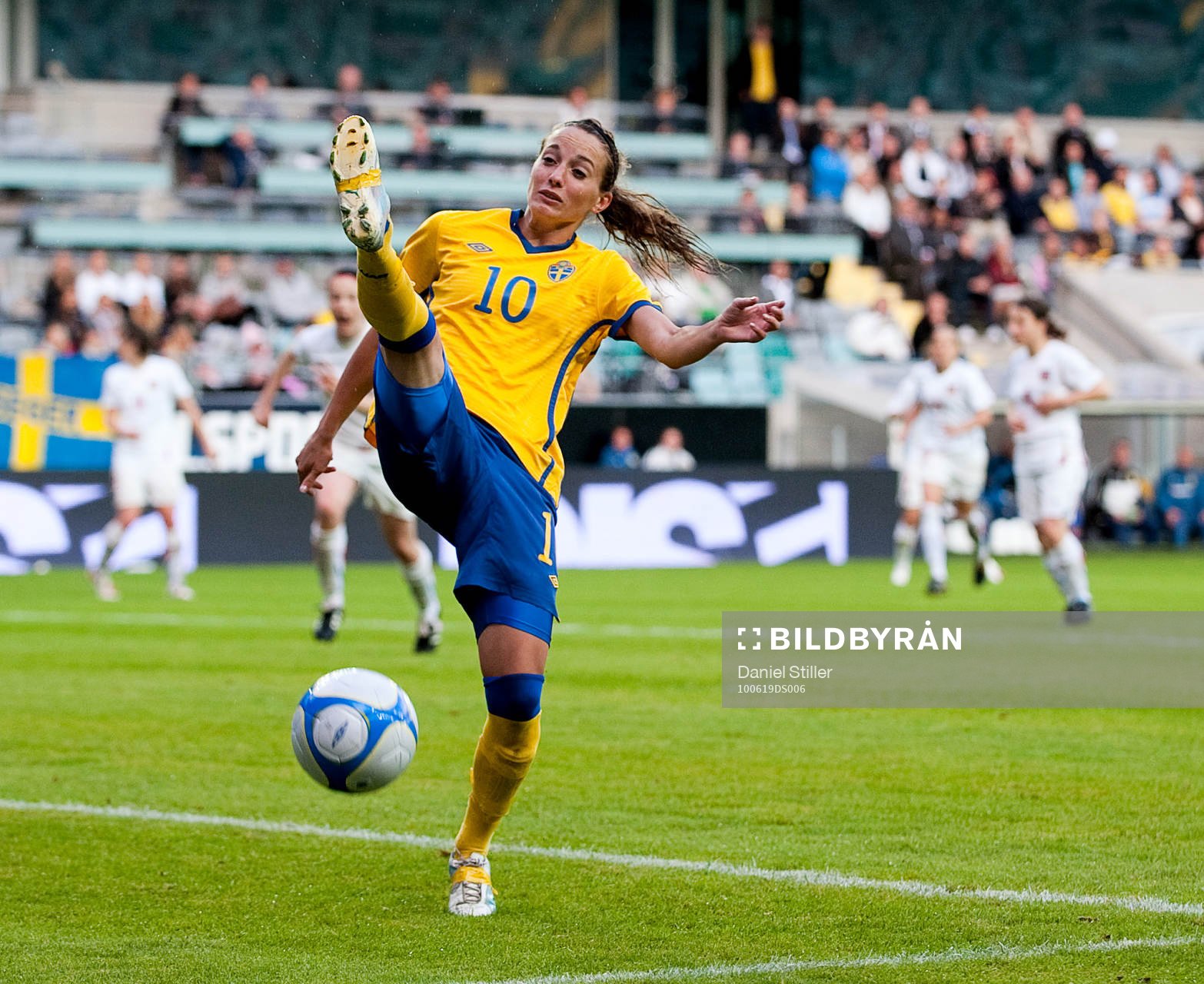 Kosovare Asllani, Sverige