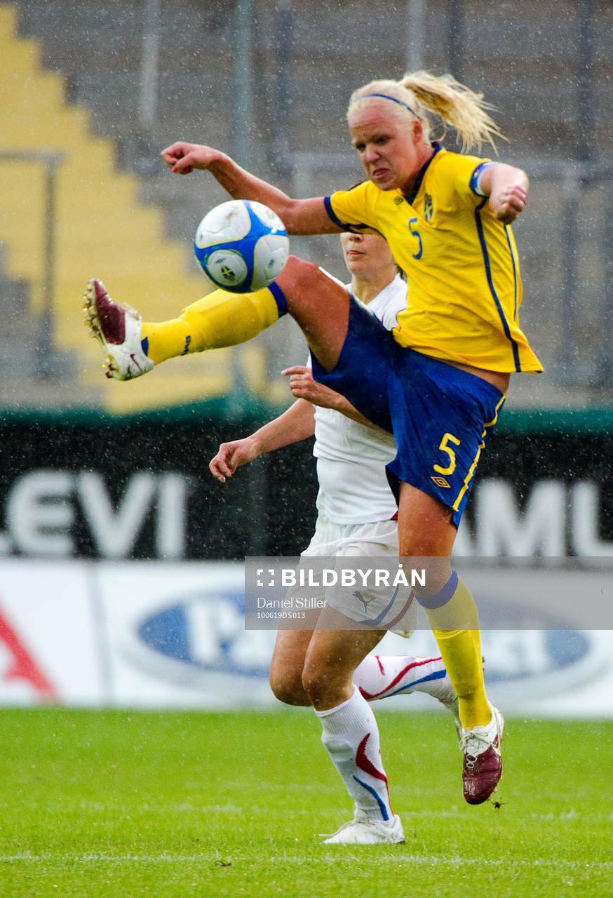Caroline Seger, Sverige