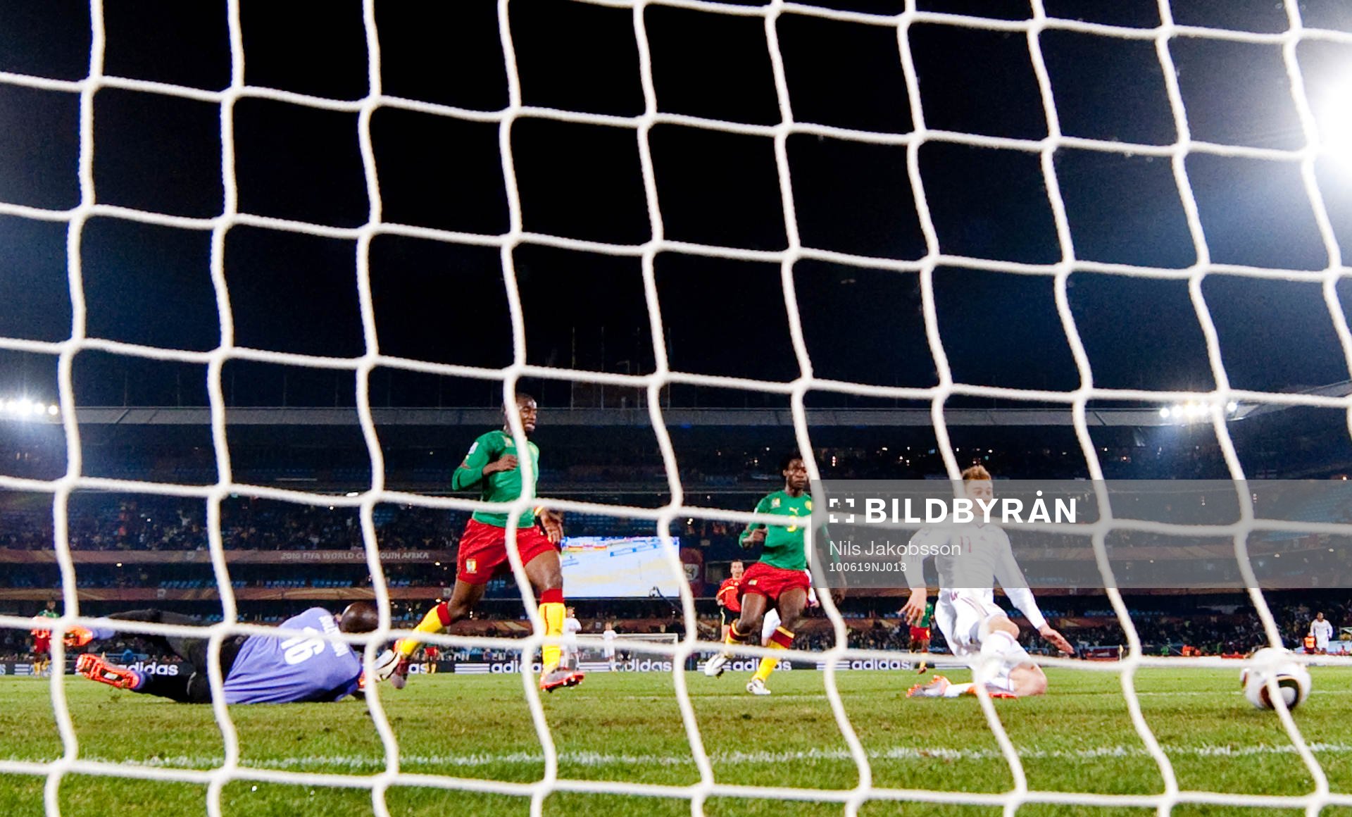 Nicklas Bendtner, Danmark slår in 1-1