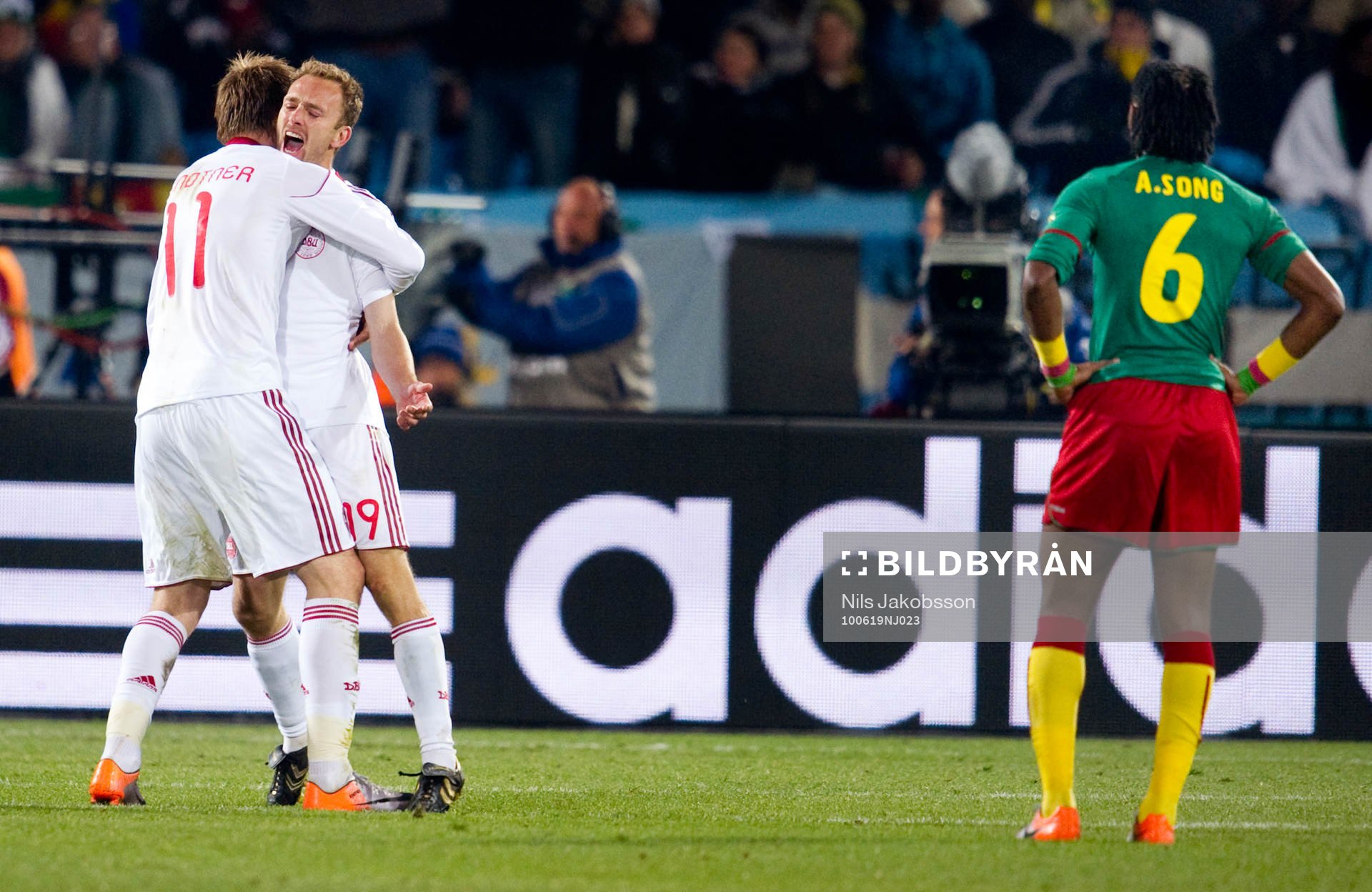 Nicklas Bendtner, Dennis Rommedahl, Danmark jubel, Kamerun