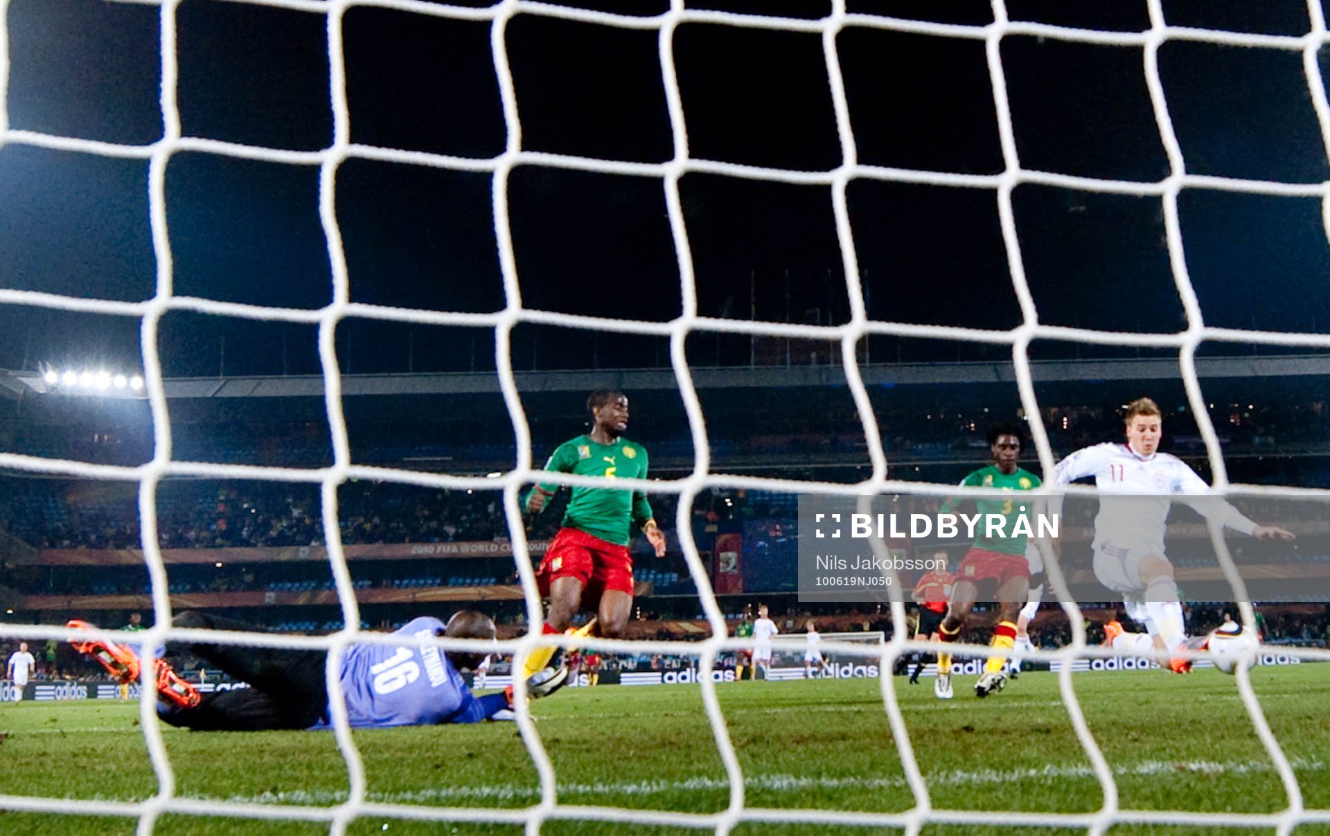 Nicklas Bendtner, Danmark slår in 1-1