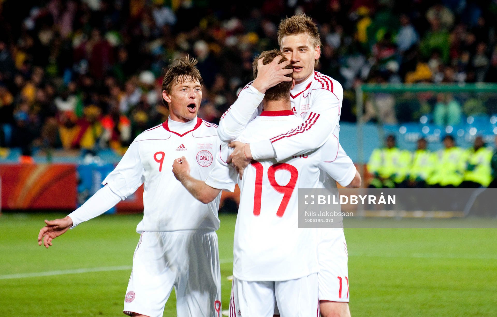  Jon Dahl Tomasson, Dennis Rommedahl, Nicklas Bendtner, Danmark jubel.