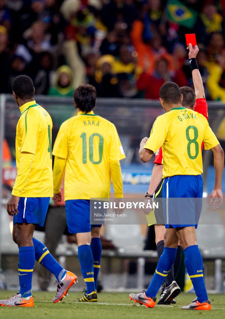 Kaká, Brasilien får rött kort