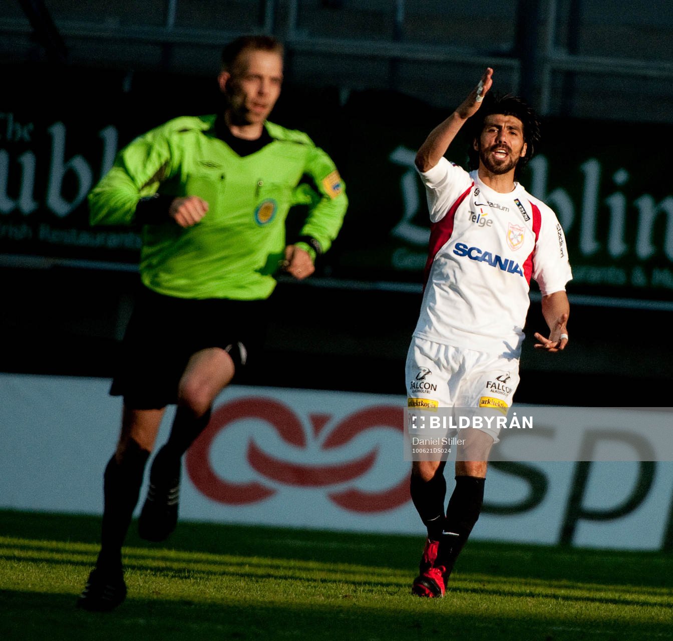 Ceyhun Eris, Assyriska, är inte nöjd med domare Johan