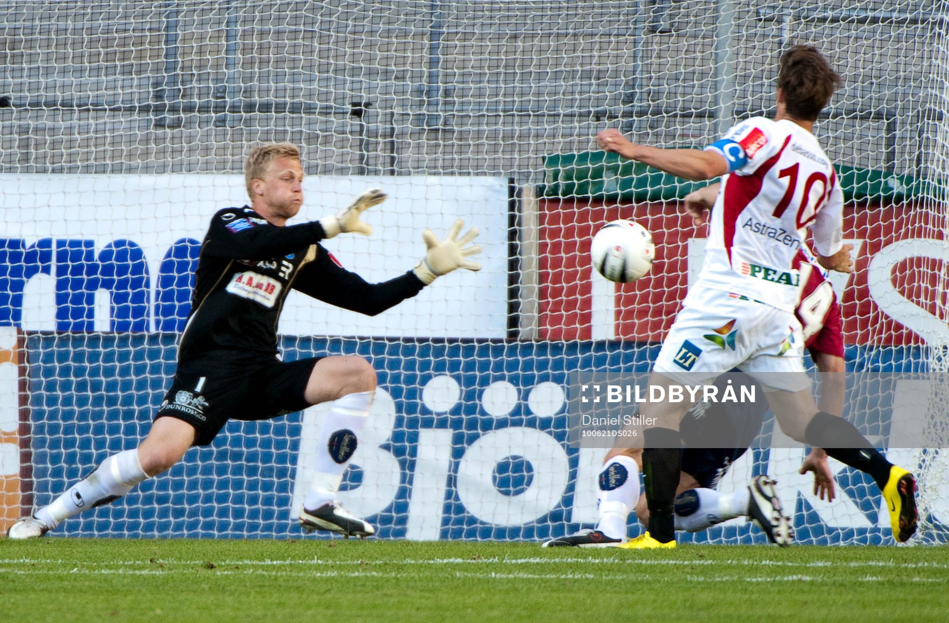  Peter Abrahamsson, målvakt Örgryte. Göran Marklund, Assyriska