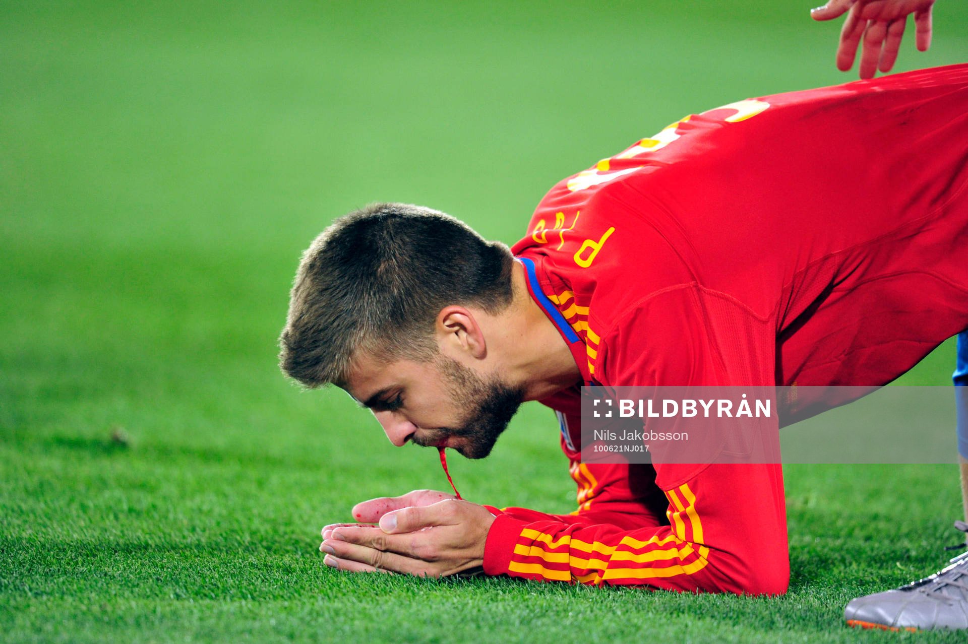 Gerard Pique, Spanien (skada, blod