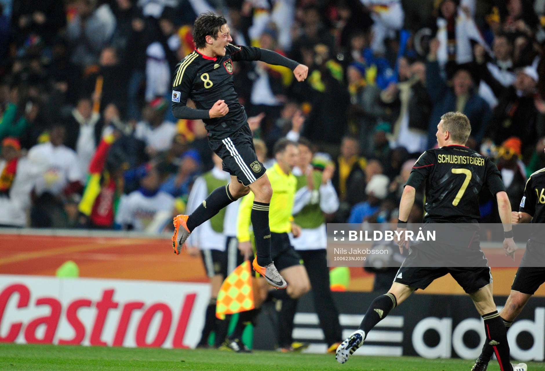 Mesut Özil, Tyskland, jubel