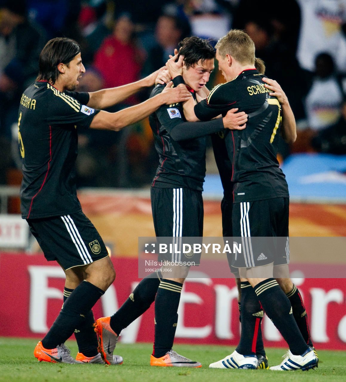  Sami Khedira, Mesut Özil, Bastian Schweinsteiger, Tyskland jubel.