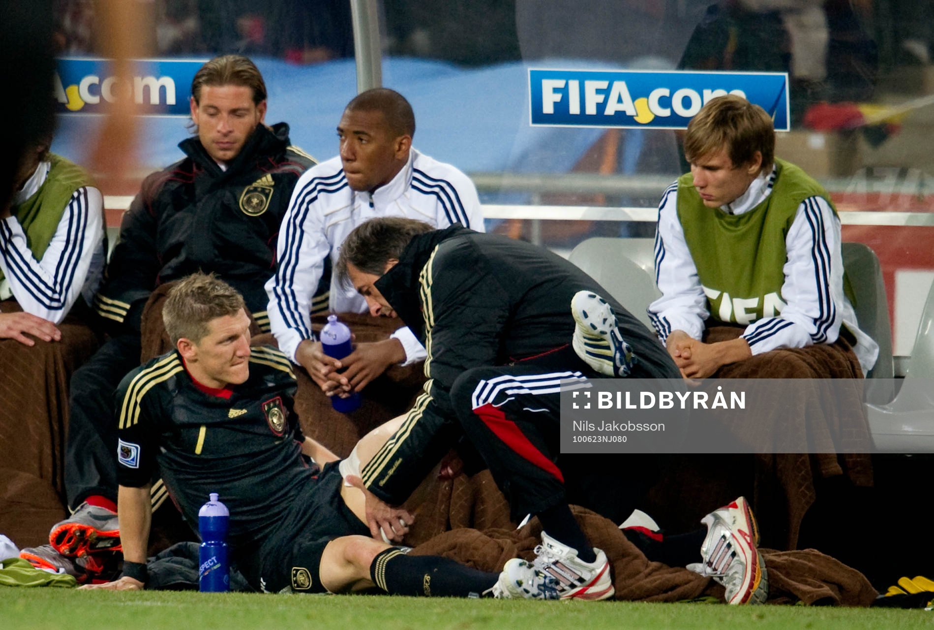 Bastian Schweinsteiger, Tyskland får behandling