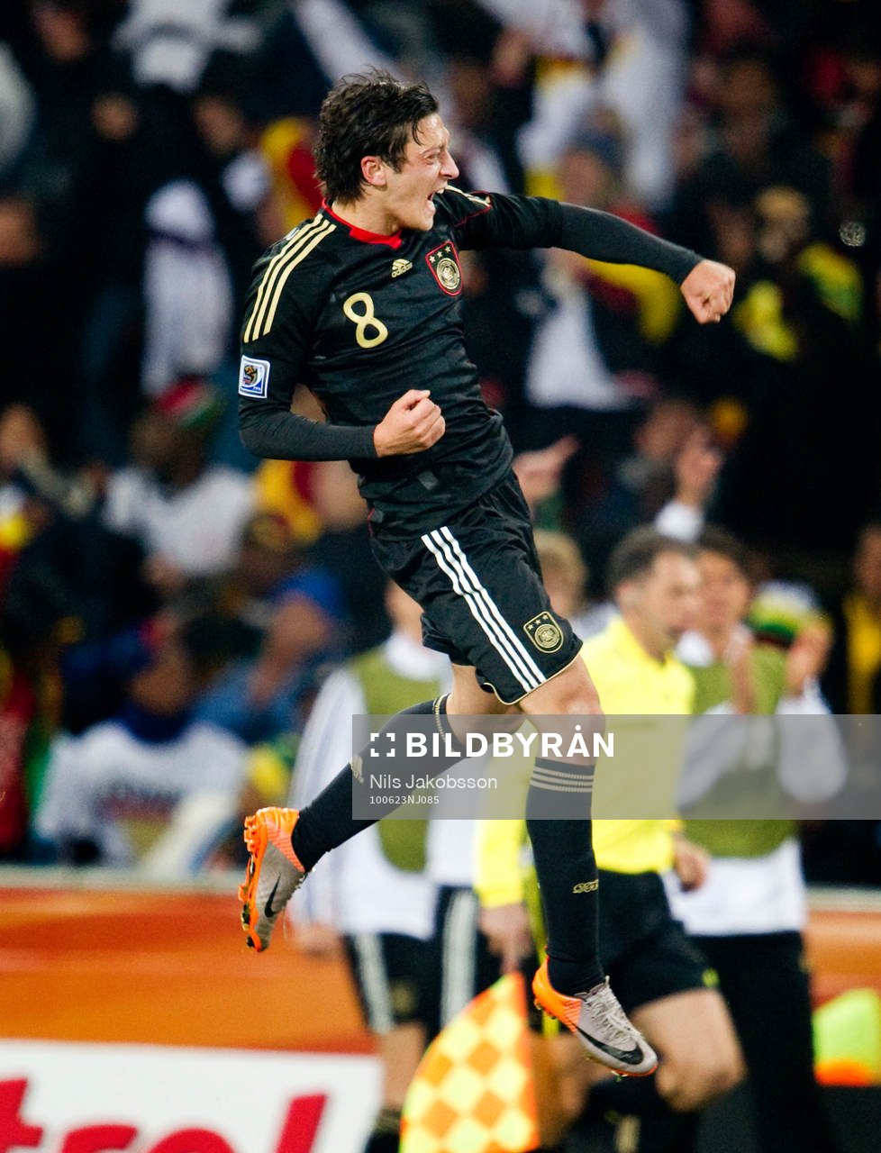 Mesut Özil, Tyskland jubel