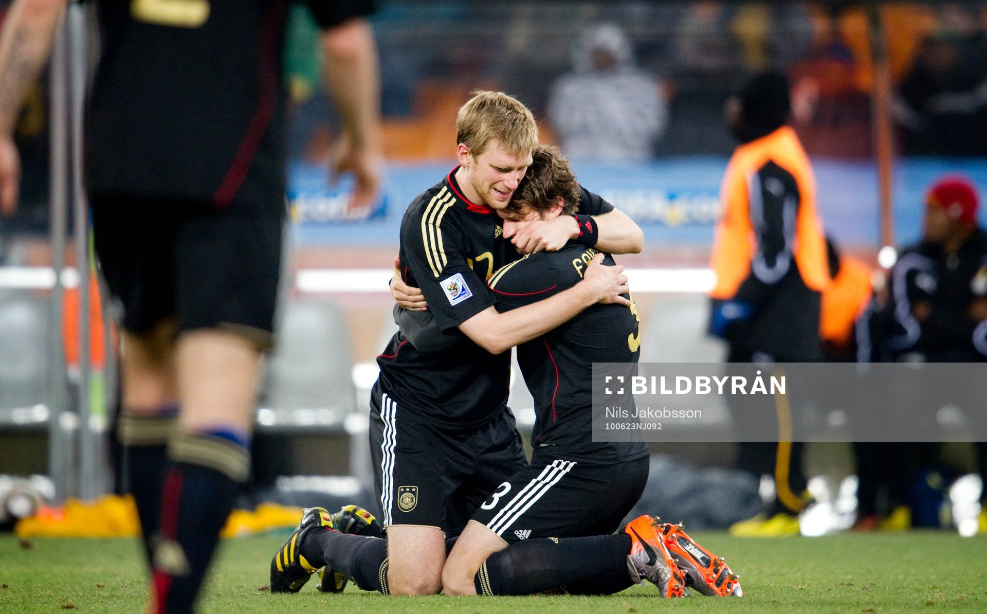 Per Mertesacker, Arne Friedrich, Tyskland jubel