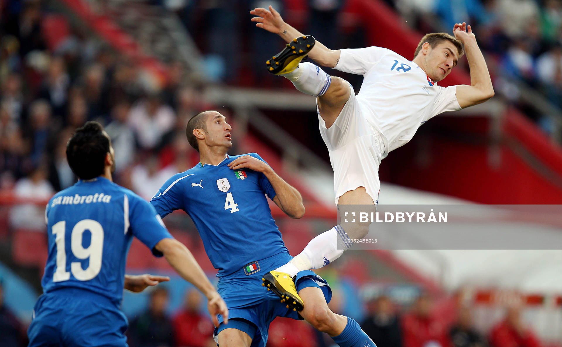 Erik Jendrisek, Slovakien och Giorgio Chiellini, Italien