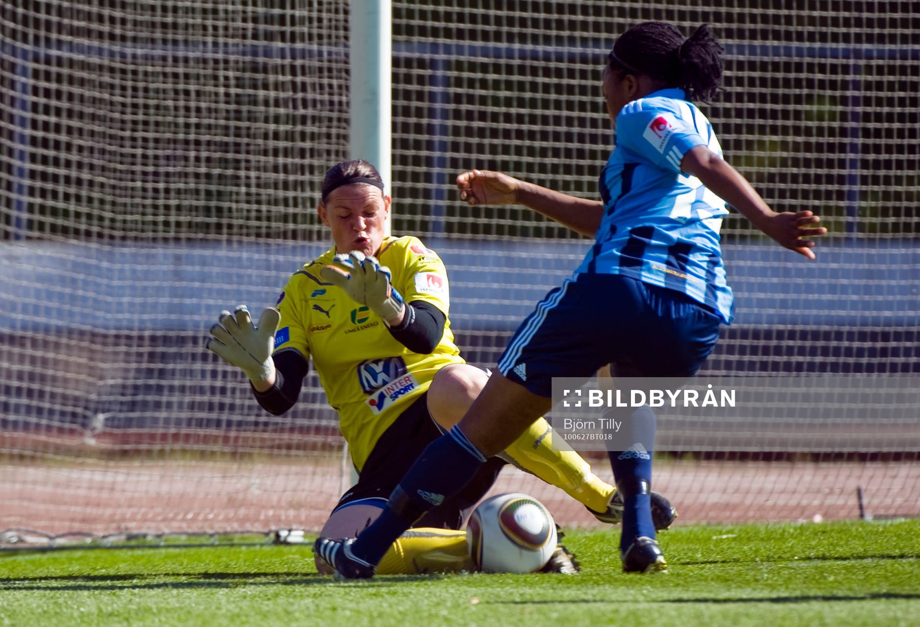 Caroline Jönsson, målvakt, Umeå och Onome Ebi,