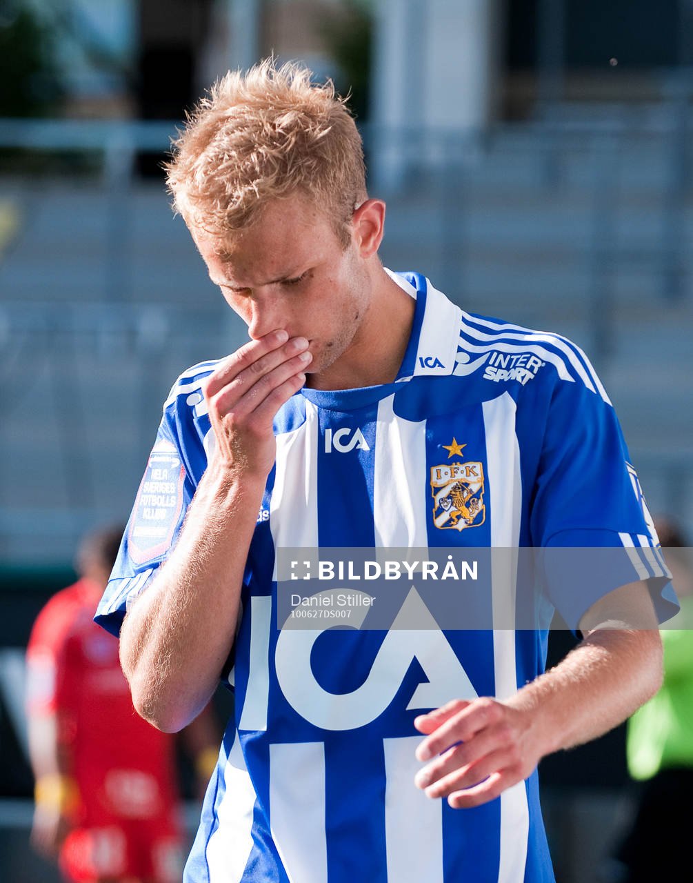 Robin Söder, IFK Göteborg, fick lämna planen pga skada