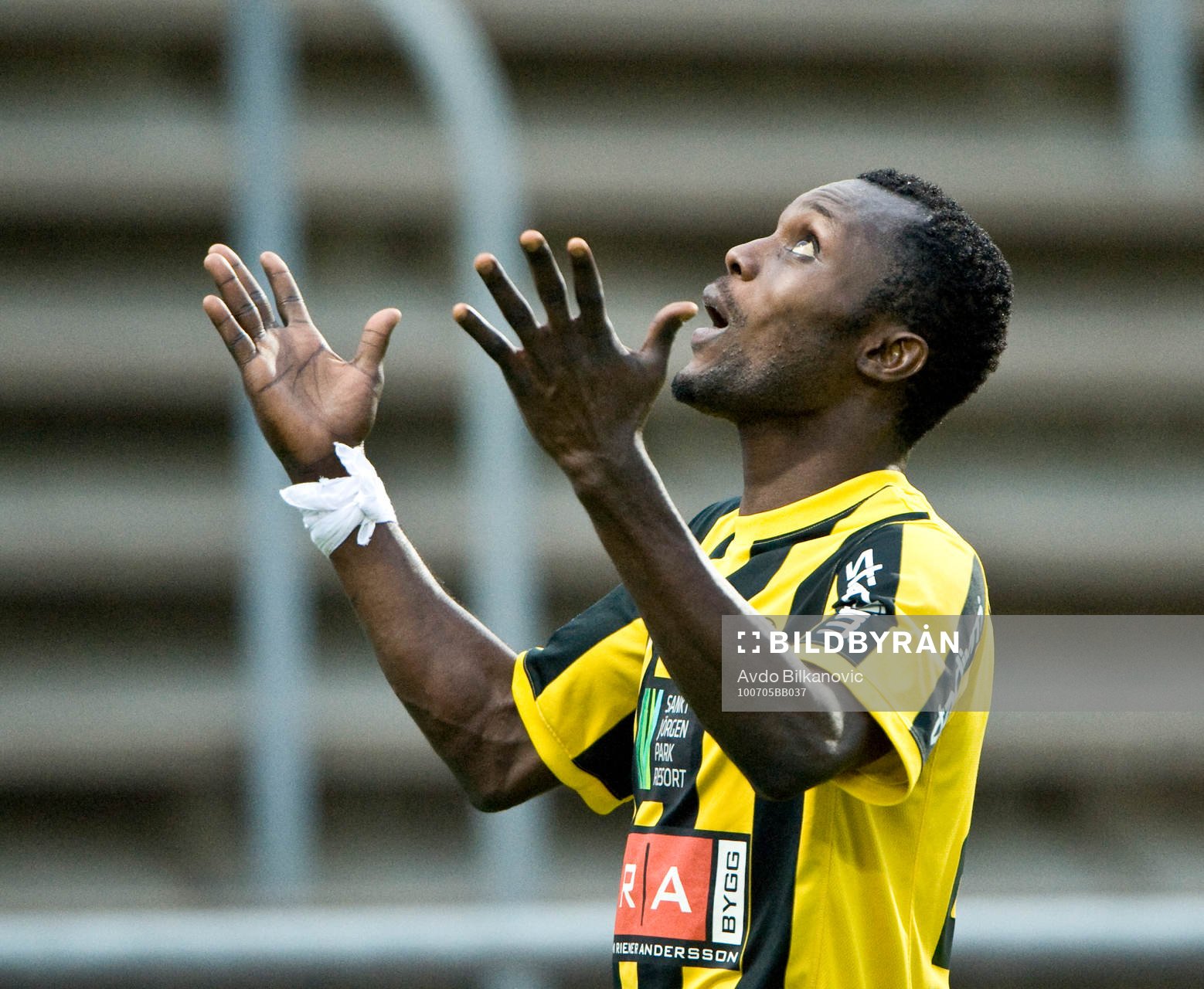 Johan Chibuike, Häcken, tackar högre makter
