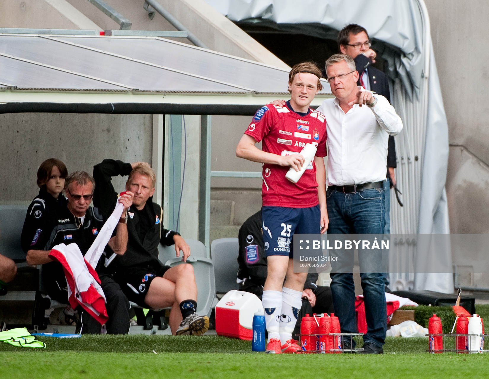 Jan Andersson, tränare Örgryte, tar sig ett snack med